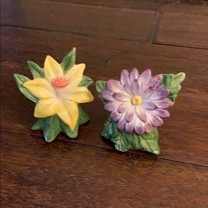 OCI Flower Salt and Pepper Set